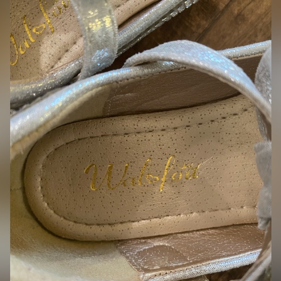 Sparkly Diamond Toddler Girls Dress Shoes: Size 8 - Picture 2 of 7